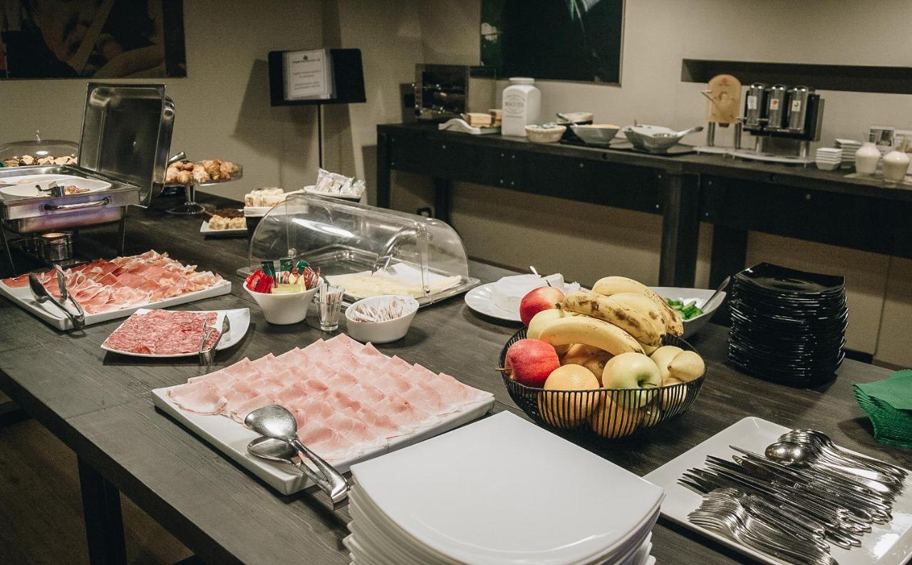 קרמונה Hotel Continental מראה חיצוני תמונה