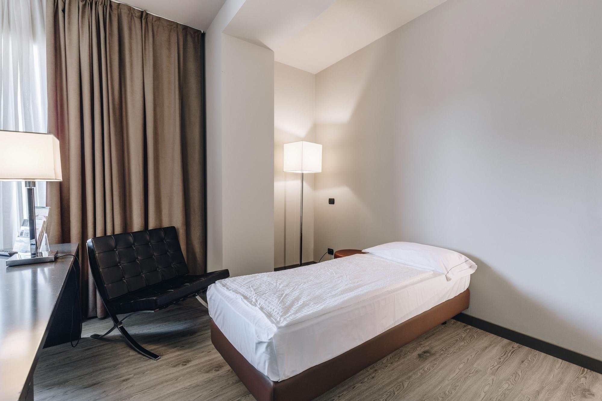 קרמונה Hotel Continental מראה חיצוני תמונה