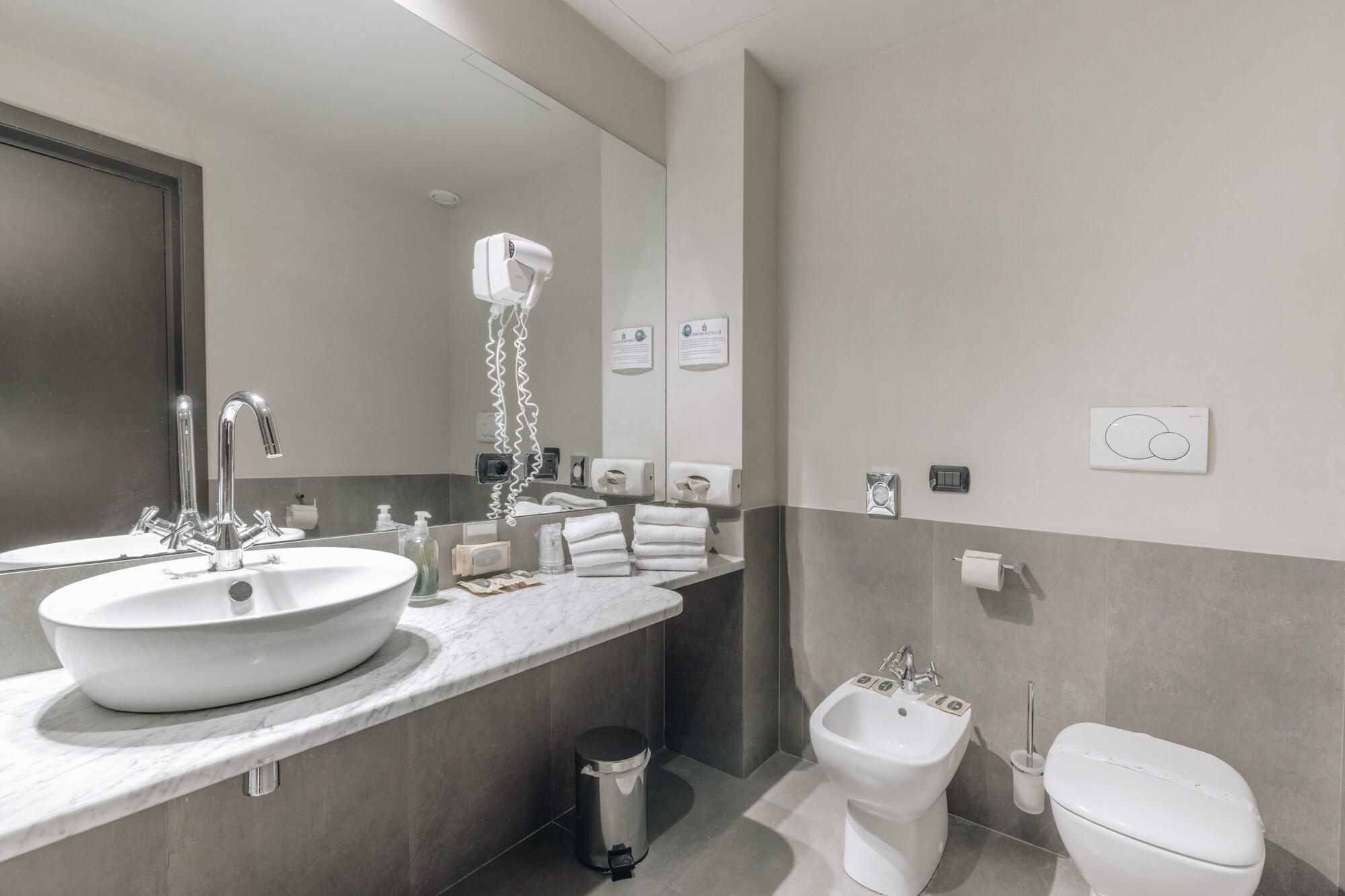 קרמונה Hotel Continental מראה חיצוני תמונה