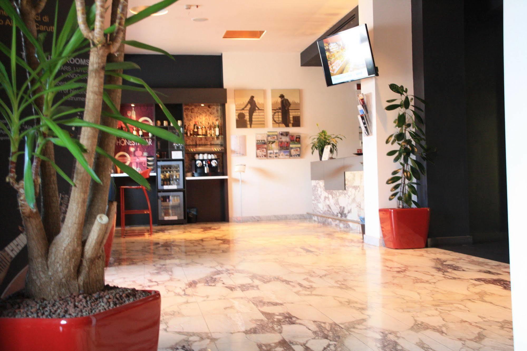 קרמונה Hotel Continental מראה חיצוני תמונה