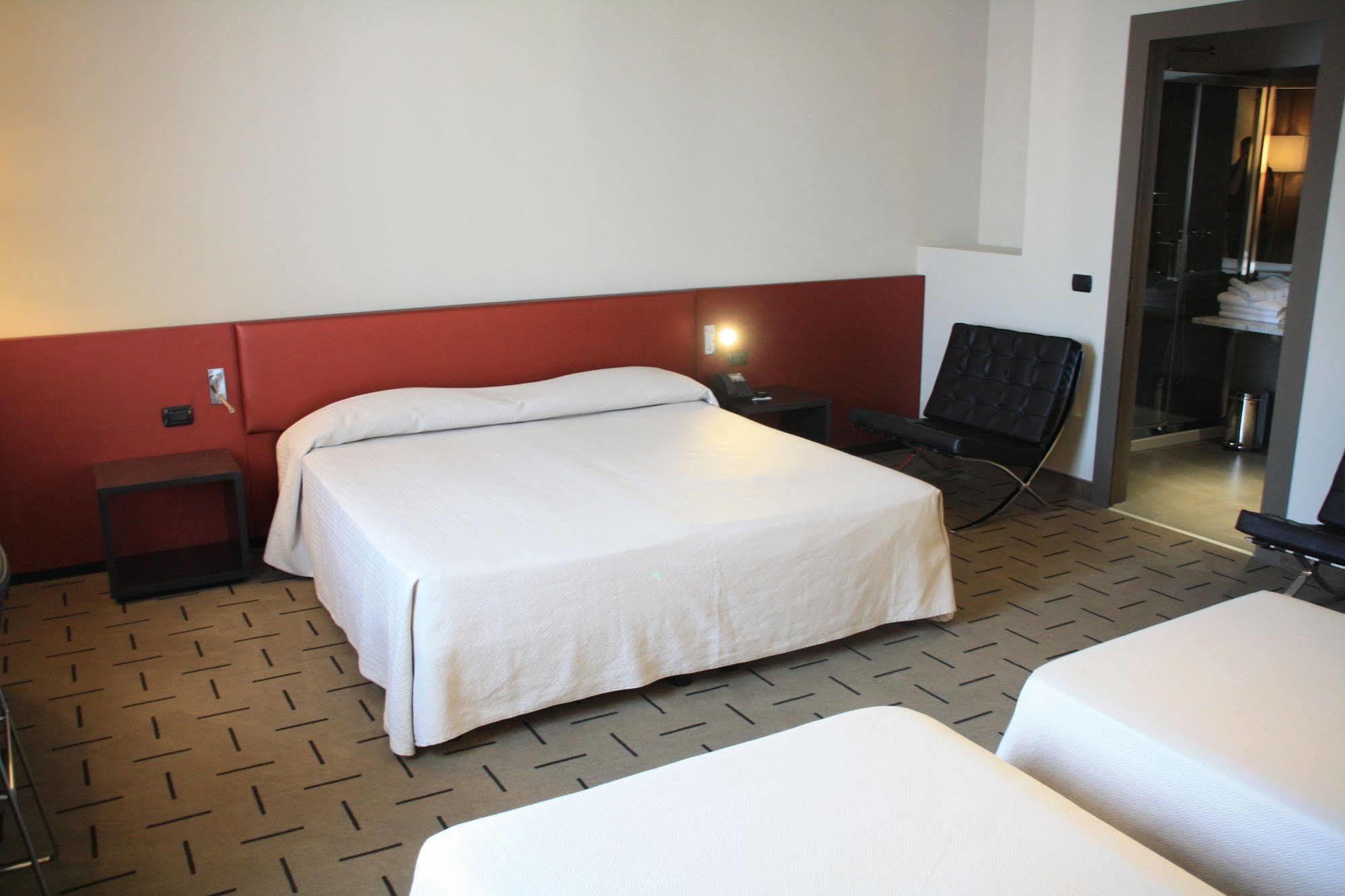 קרמונה Hotel Continental מראה חיצוני תמונה